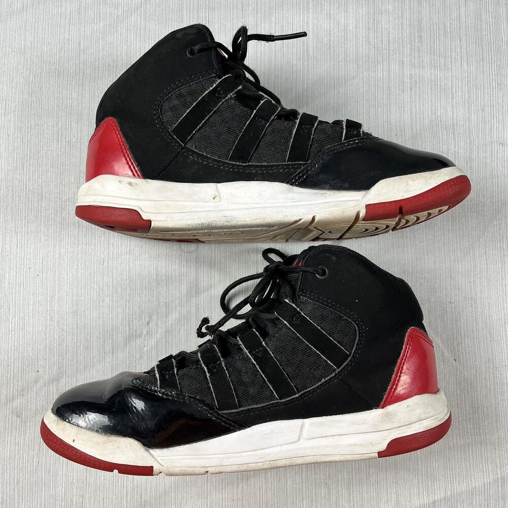 Nike Air Jordan Max Aura Youth Size 2Y Black Gym Basketball Sneakers AQ9216-023